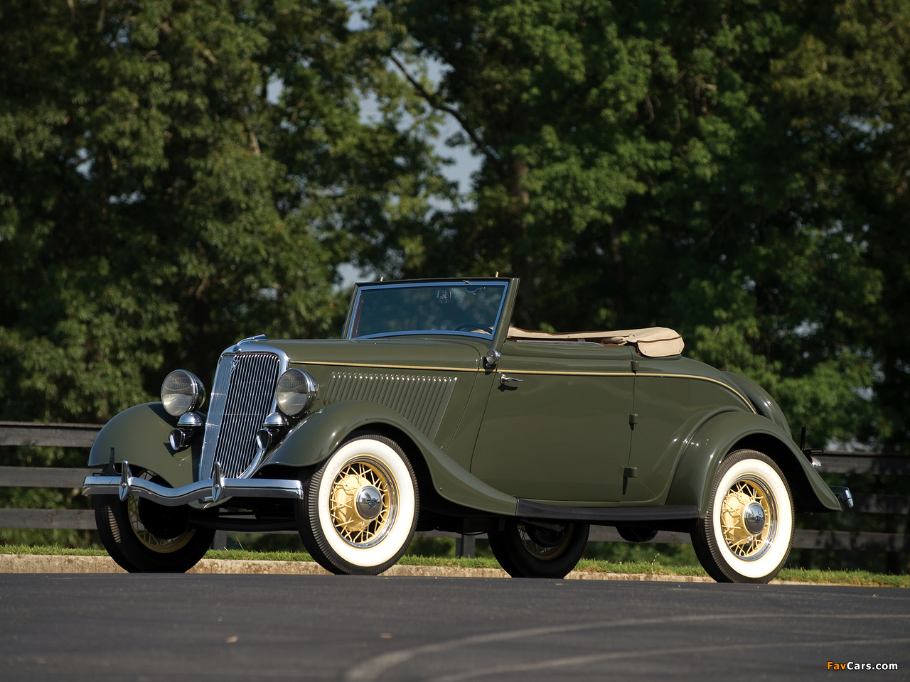 Photos of Ford V8 Deluxe Cabriolet (40-760) 1934 (1280 x 960)