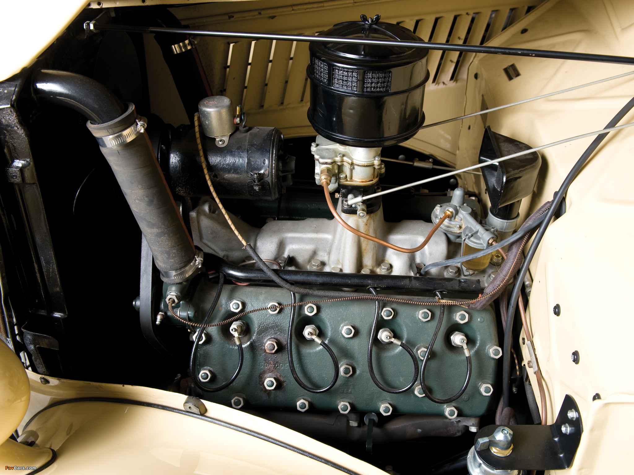 Photos of Ford V8 Deluxe 3-window Coupe (48) 1935 (2048 x 1536)