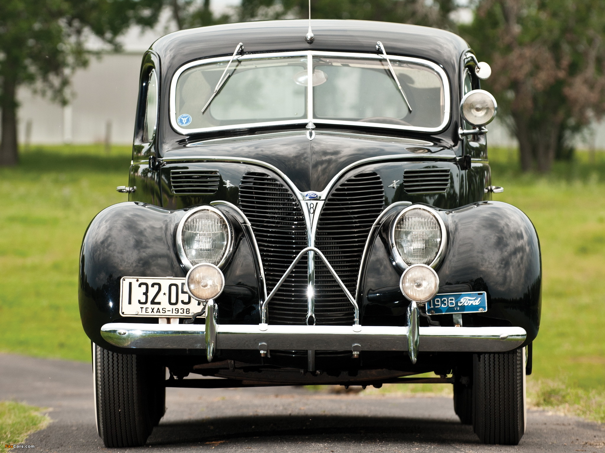 Photos of Ford V8 Deluxe 5-window Coupe (81A-770V) 1938 (2048 x 1536)
