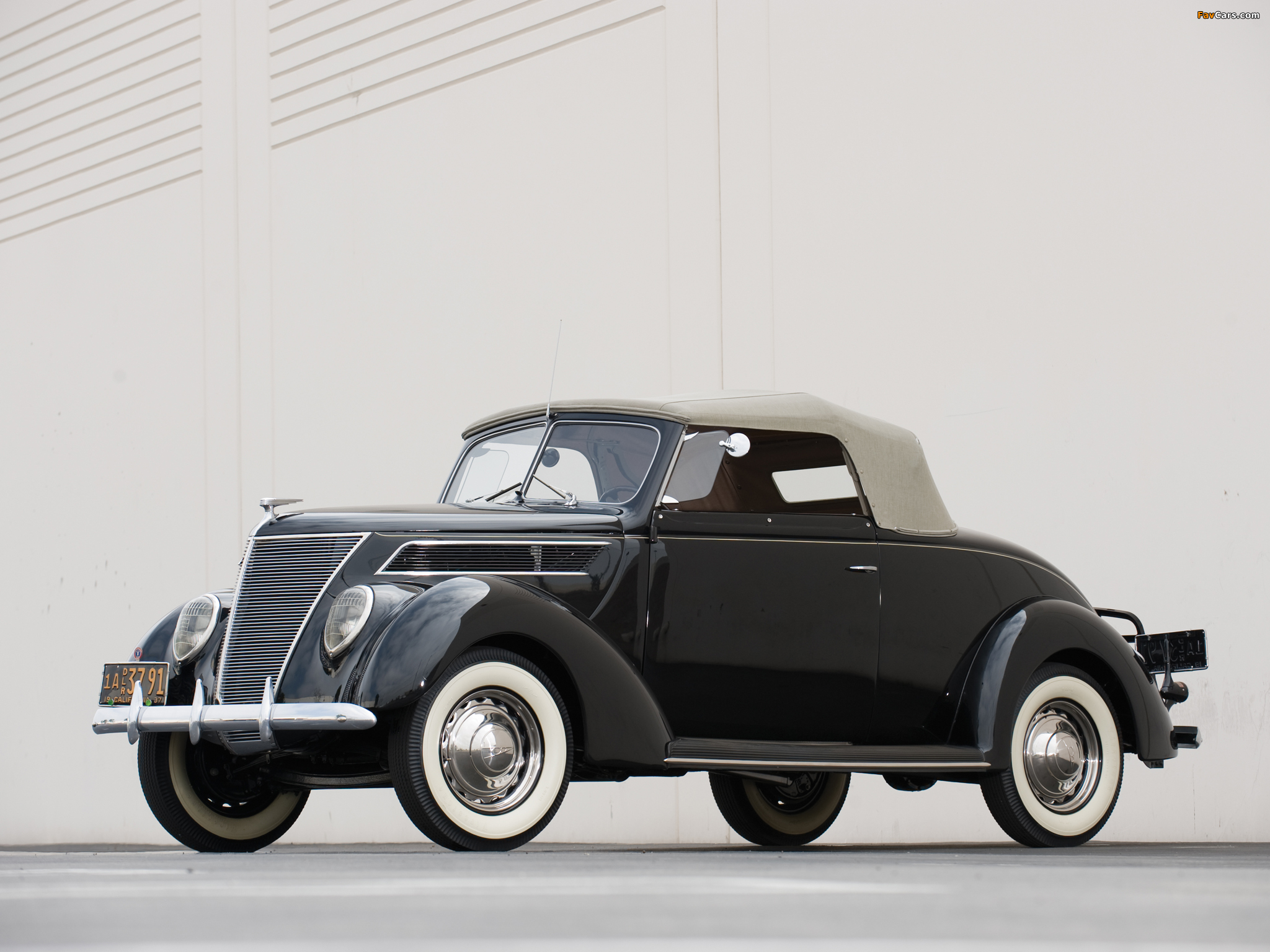 Pictures of Ford V8 Deluxe Convertible (78-760) 1937 (2048 x 1536)