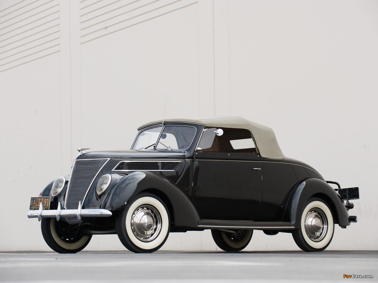 Pictures of Ford V8 Deluxe Convertible (78-760) 1937 (1280 x 960)