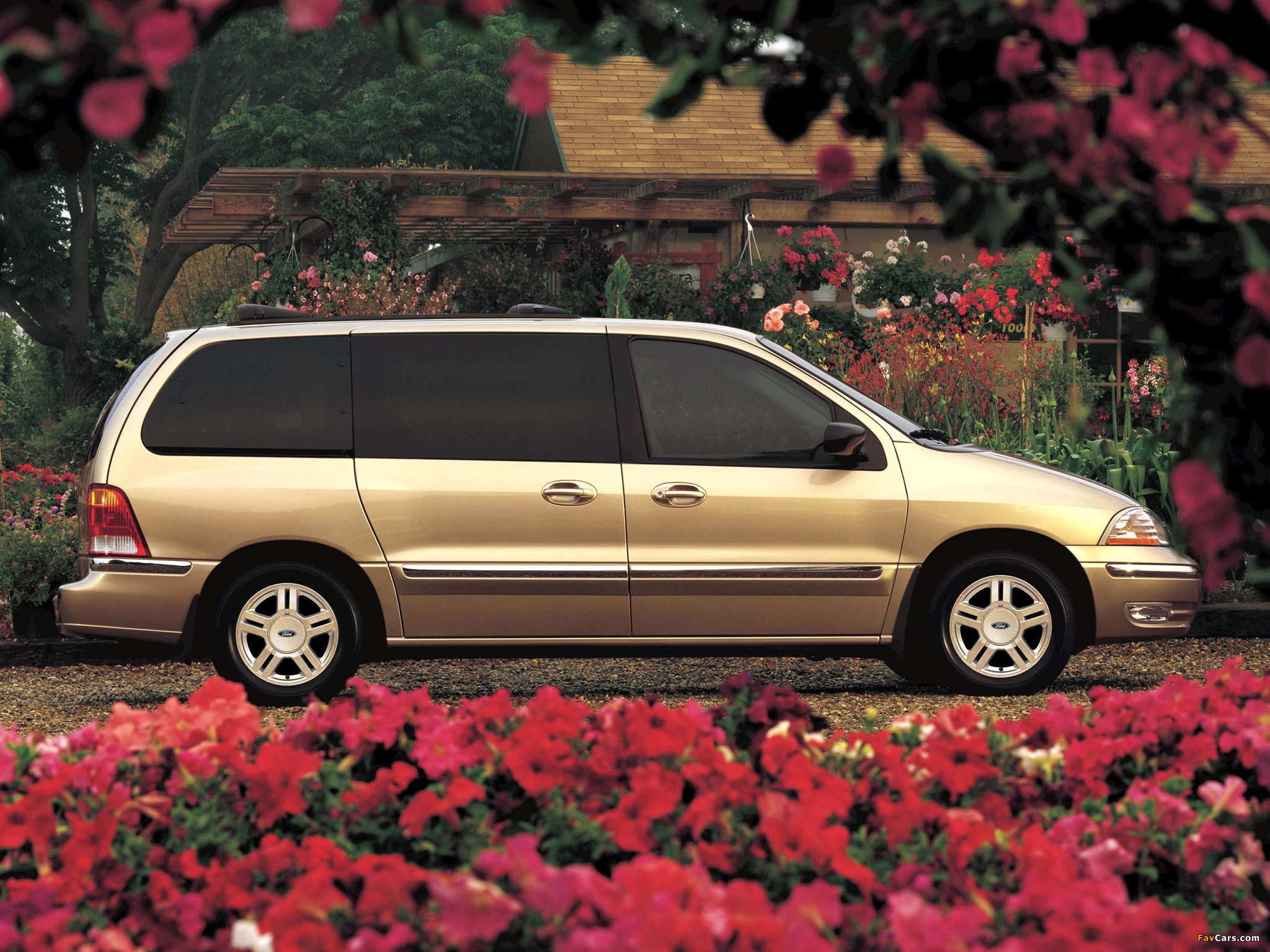 Pictures of Ford Windstar SE 2001–03 (2048 x 1536)