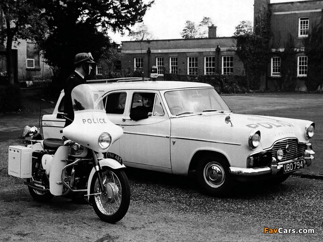 Ford Zephyr Estate Wagon Police (II) 1956–62 photos (640 x 480)