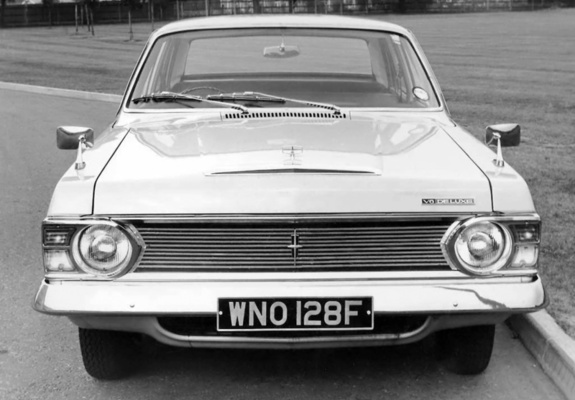 Images of Ford Zephyr 6 De Luxe Saloon (3008E) 1970–72