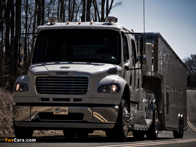 Freightliner Business Class M2 106 Crew Cab 2002 wallpapers (640 x 480)