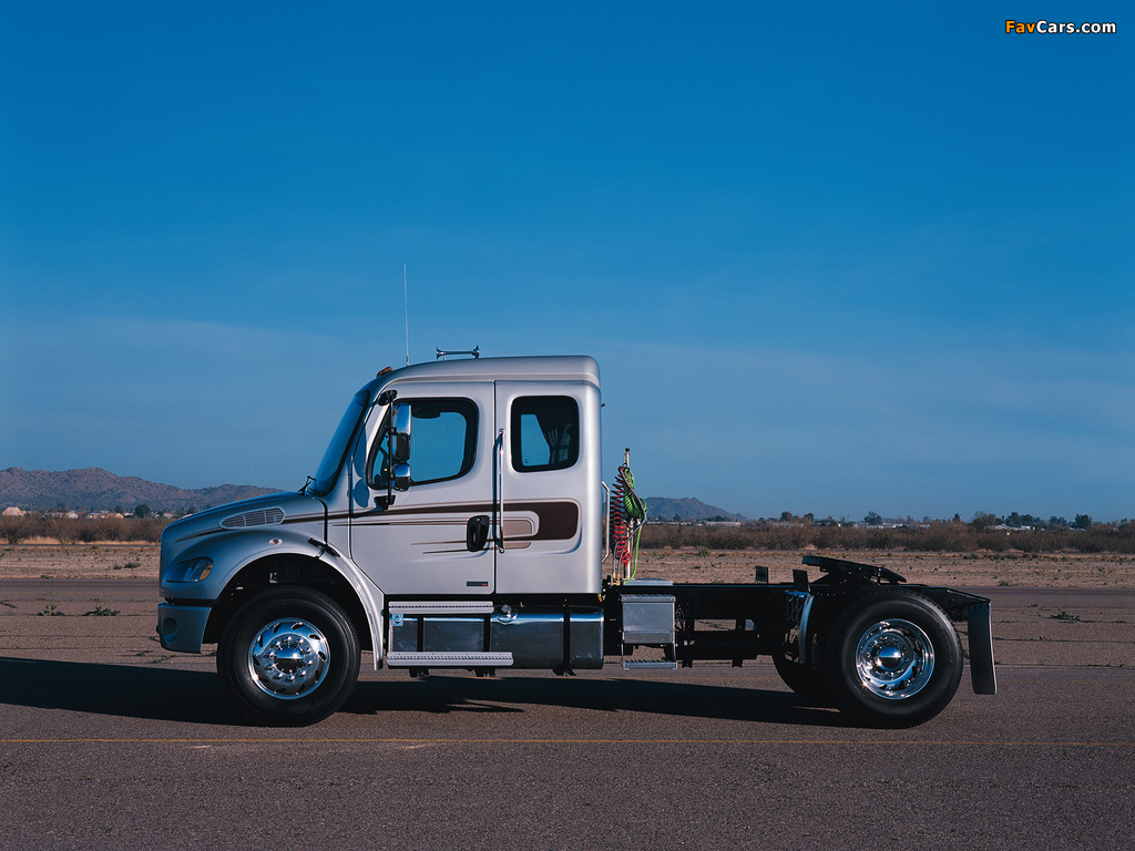 Freightliner Business Class M2 106 Extended Cab 2002 wallpapers (1024 x 768)