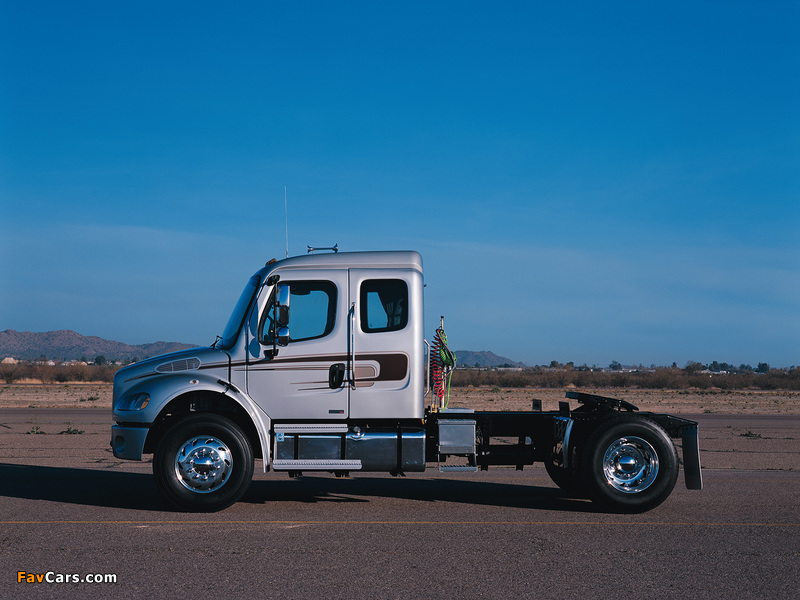 Freightliner Business Class M2 106 Extended Cab 2002 wallpapers (800 x 600)