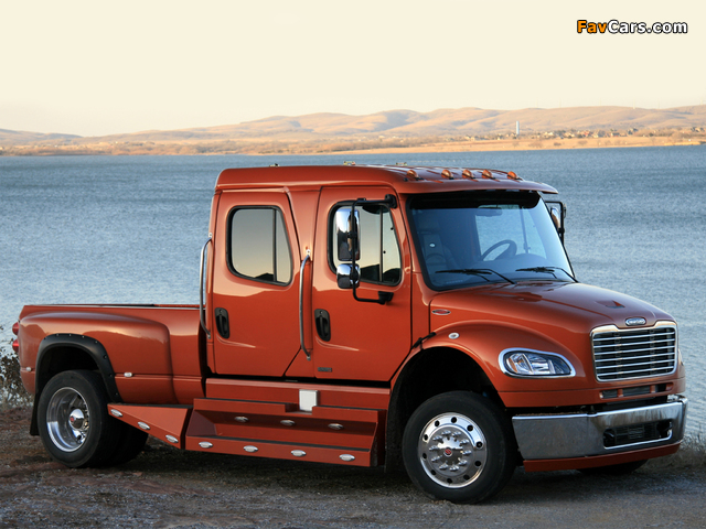 Pictures of Freightliner Business Class M2 106 Crew Cab 2002 (640 x 480)