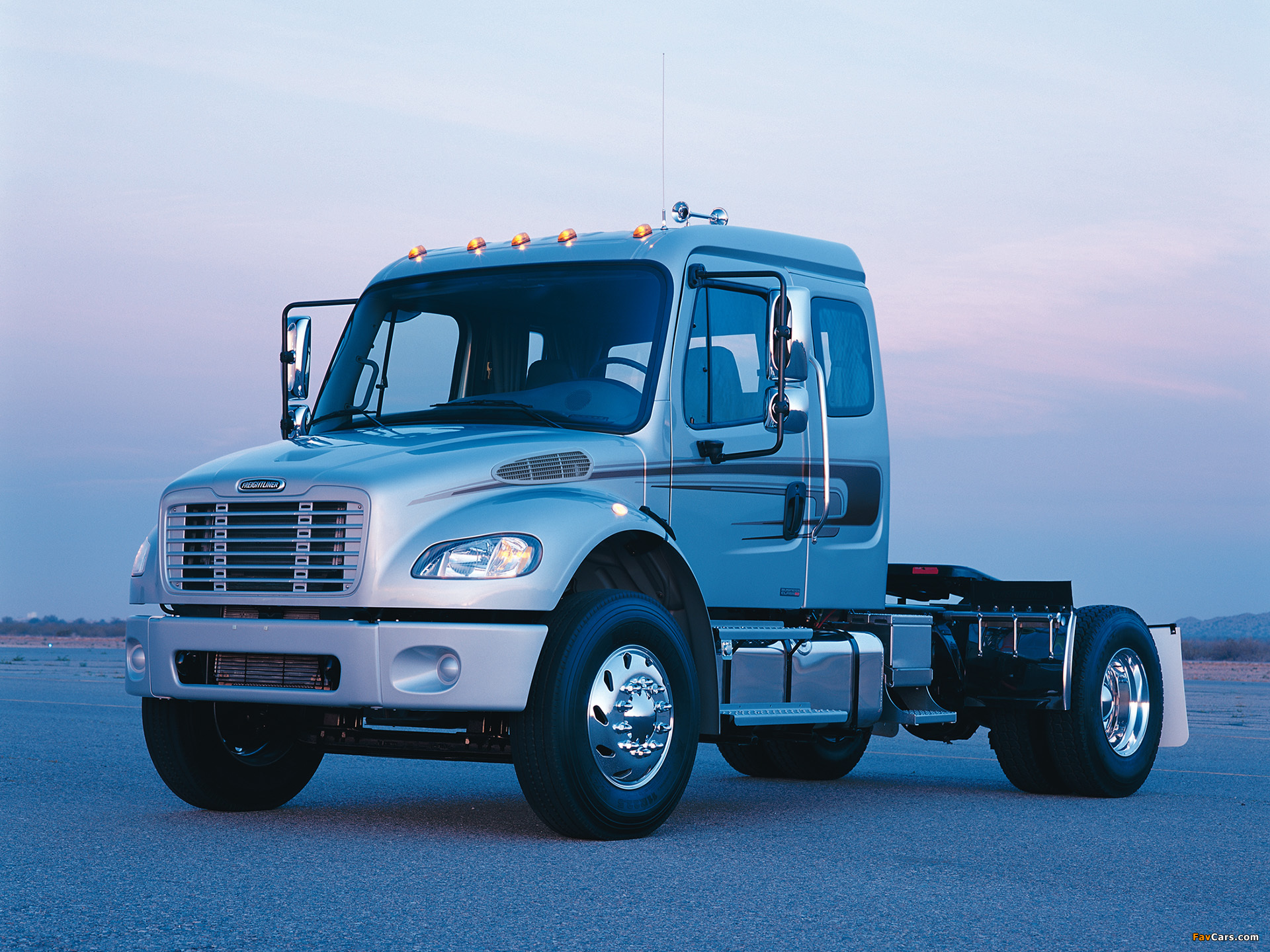 Pictures of Freightliner Business Class M2 106 Extended Cab 2002 (1920 x 1440)