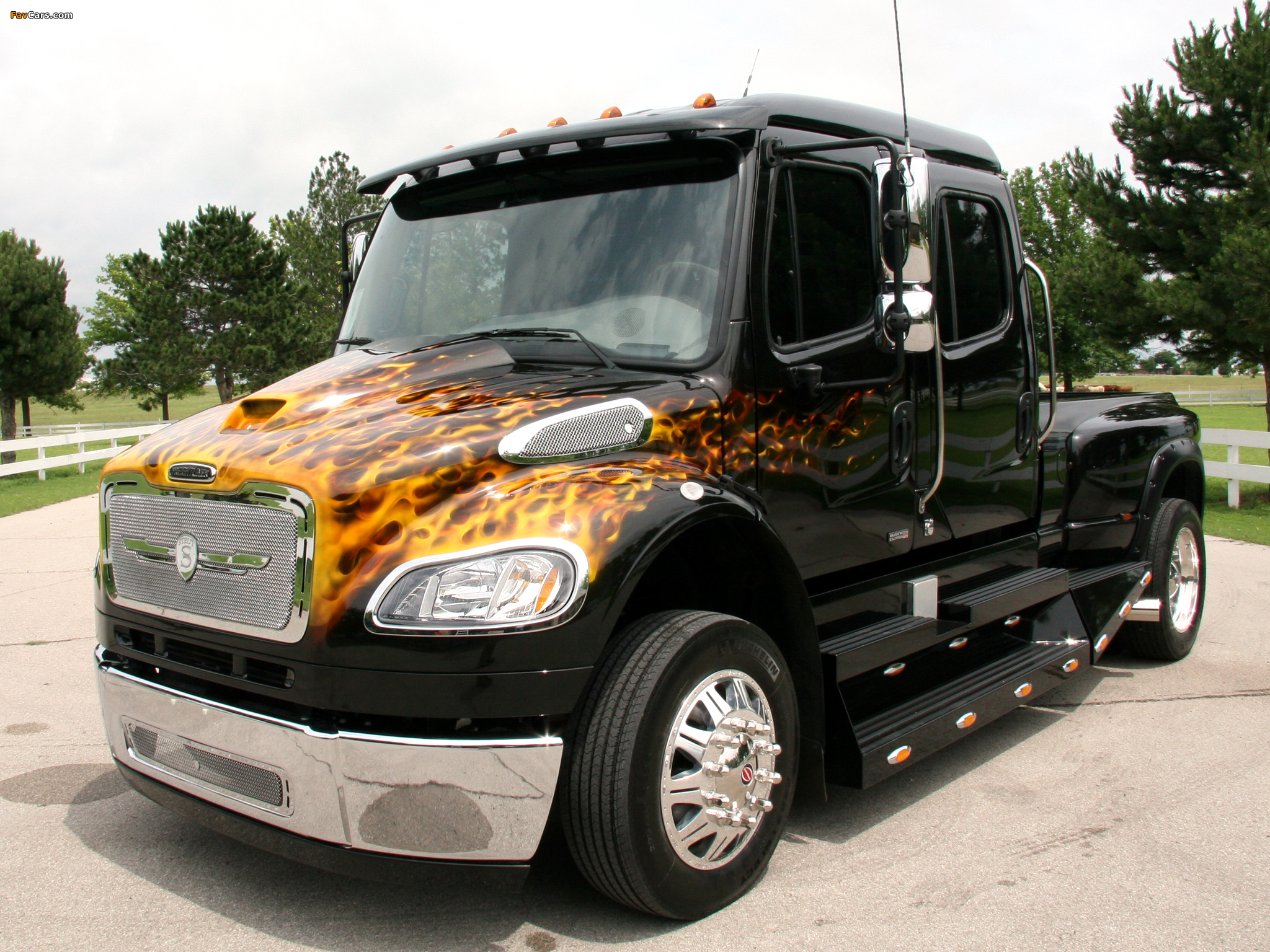 STRUT Freightliner Business Class M2 Sportchassis Grille Collection 2004 wallpapers (2048 x 1536)