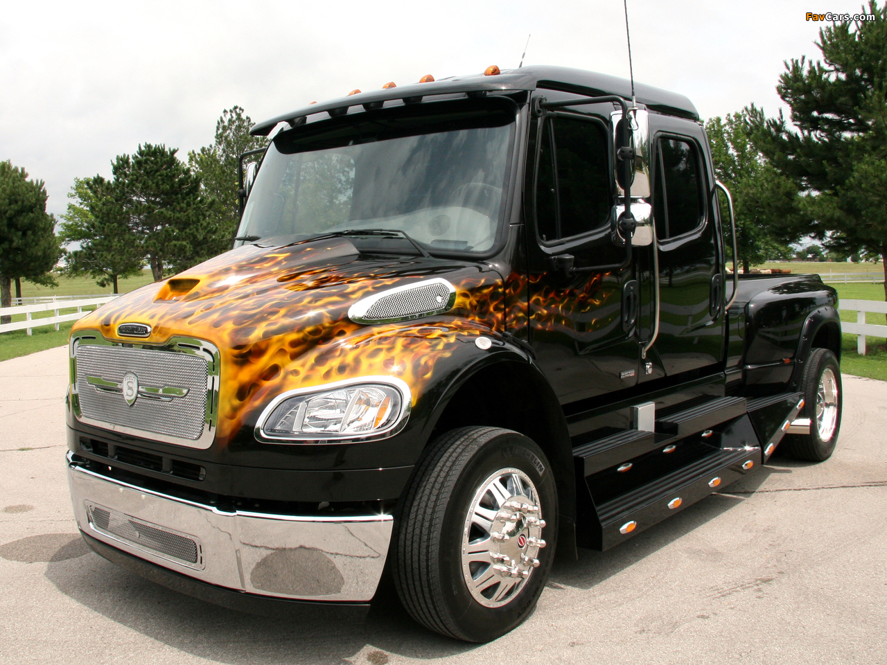 STRUT Freightliner Business Class M2 Sportchassis Grille Collection 2004 wallpapers (1280 x 960)
