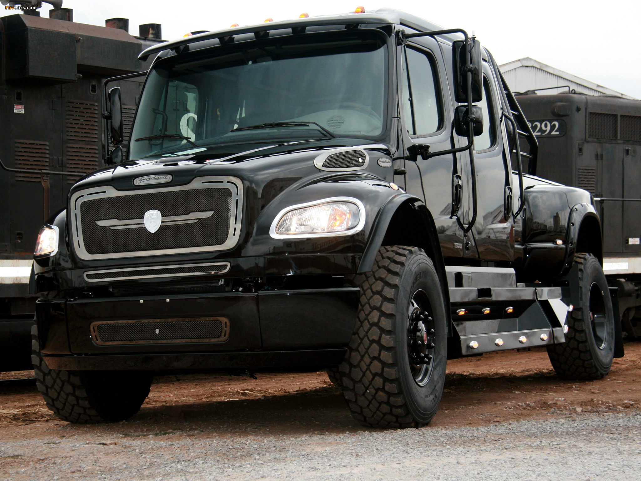 STRUT Freightliner Business Class M2 Sportchassis Grille Collection 2004 wallpapers (2048 x 1536)
