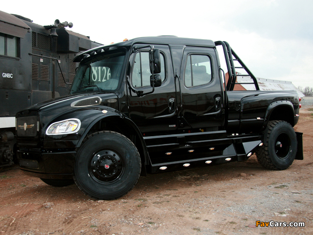 STRUT Freightliner Business Class M2 Sportchassis Grille Collection 2004 wallpapers (640 x 480)