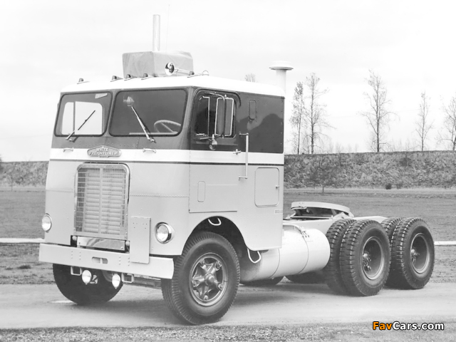 White-Freightliner WF8164T 1962 wallpapers (640 x 480)