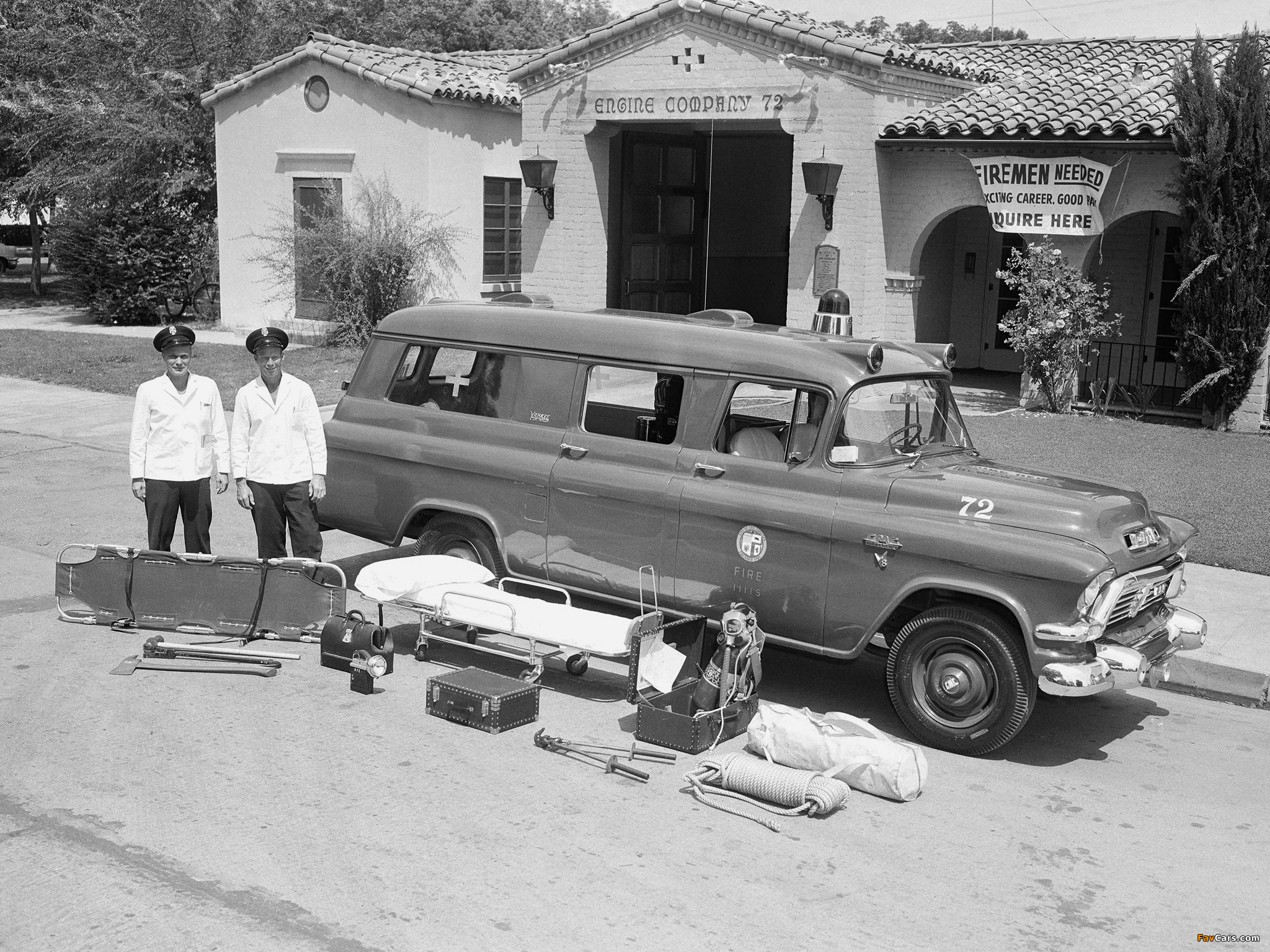 Photos of 1957 GMC T102-8 Ambulance by Yankee (2048 x 1536)