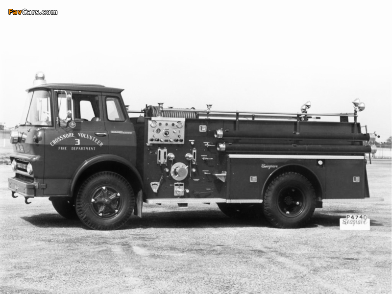 GMC L5000 Seagrave Firetruck 1964 photos (800 x 600)