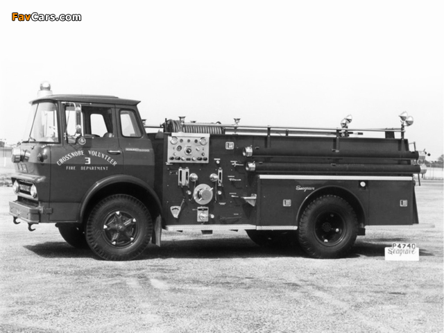 GMC L5000 Seagrave Firetruck 1964 photos (640 x 480)