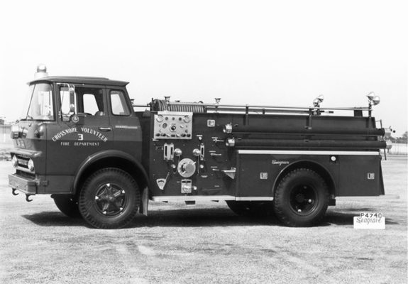 GMC L5000 Seagrave Firetruck 1964 photos