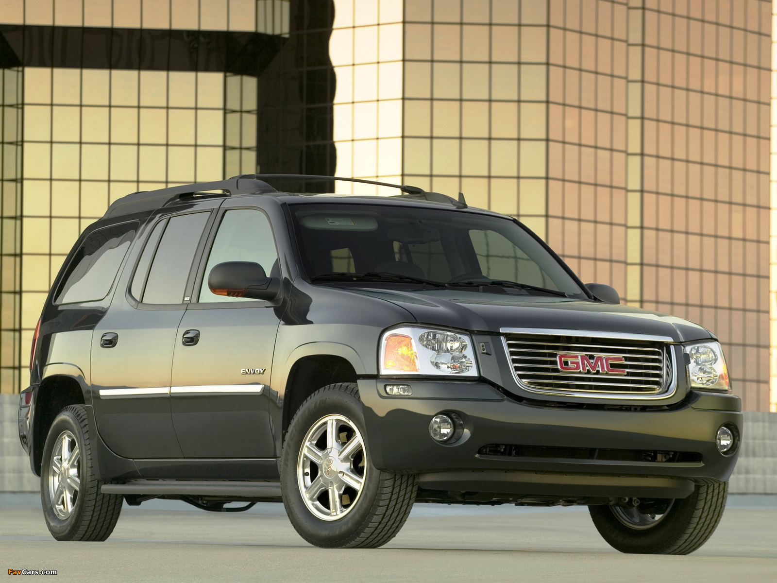 GMC Envoy XL 2002–06 pictures (1600 x 1200)