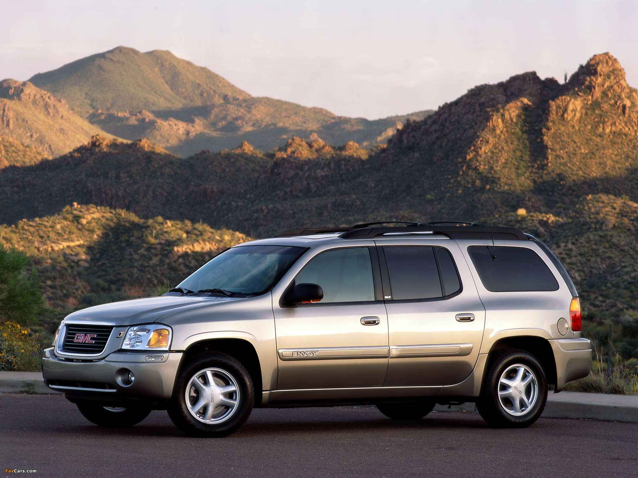 GMC Envoy XL 2002–06 pictures (2048 x 1536)