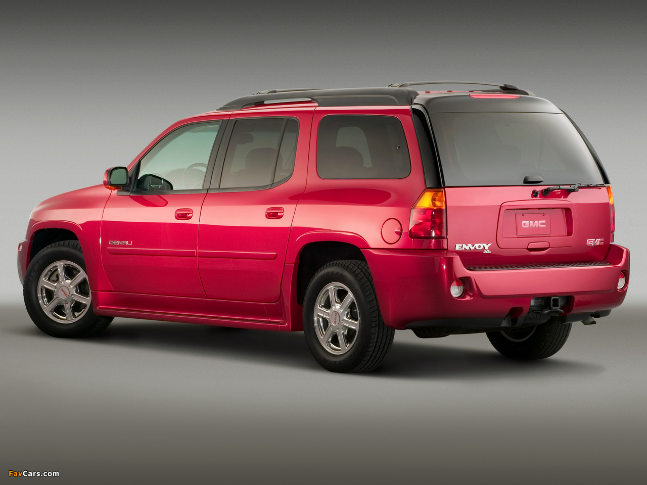 Photos of GMC Envoy XL Denali 2005–06 (1280 x 960)