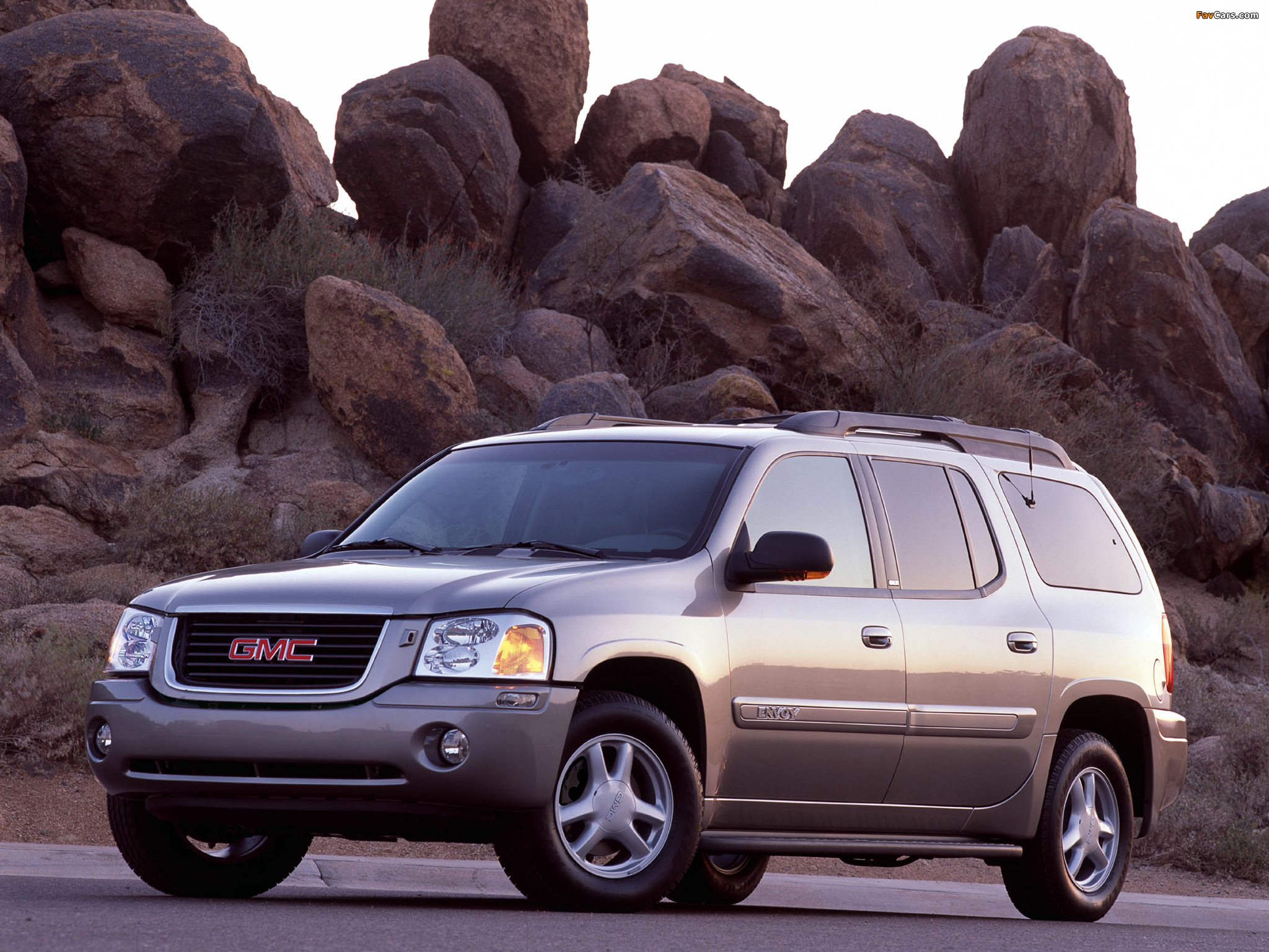 Pictures of GMC Envoy XL 2002–06 (2048 x 1536)