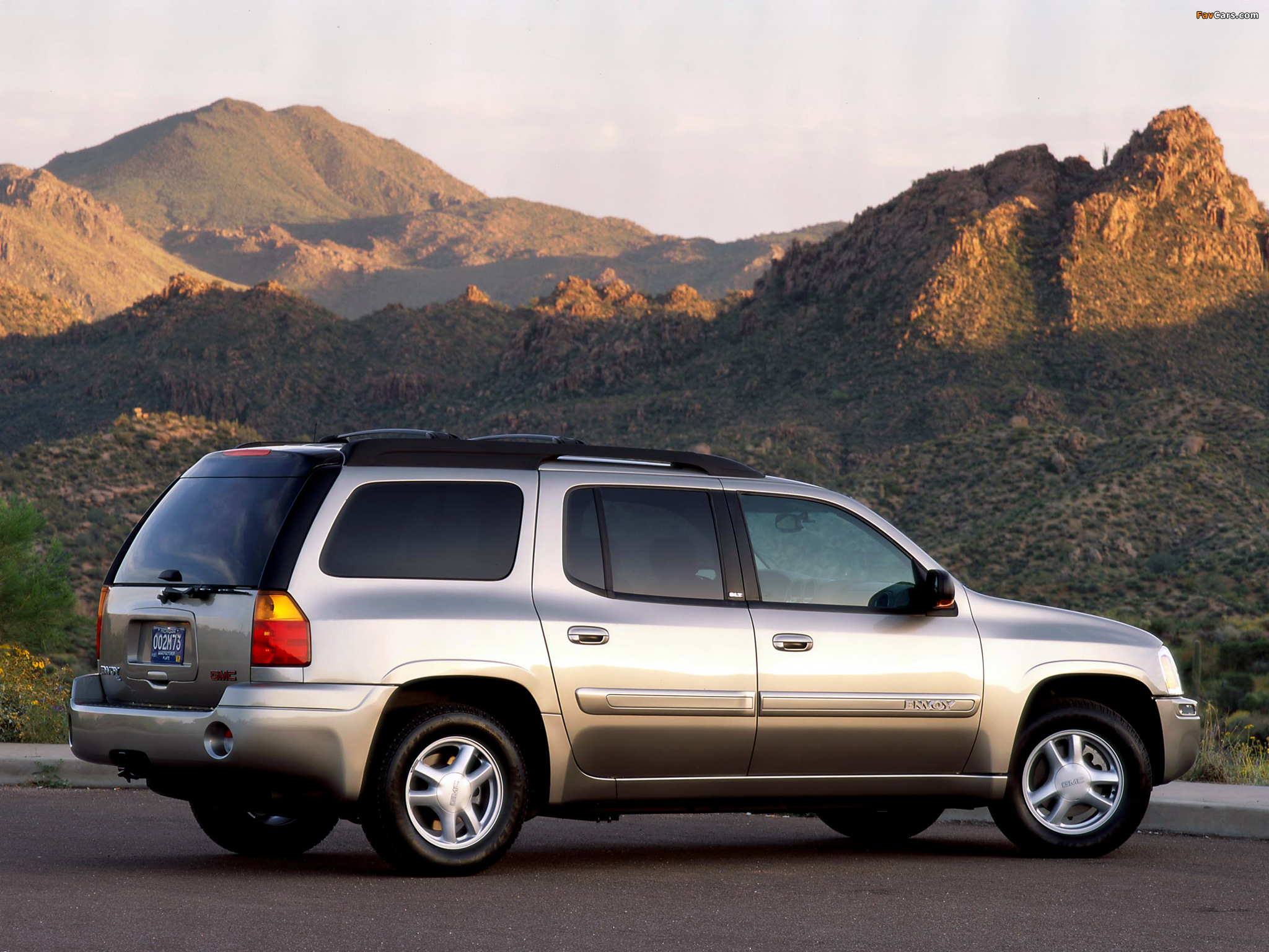 Pictures of GMC Envoy XL 2002–06 (2048 x 1536)