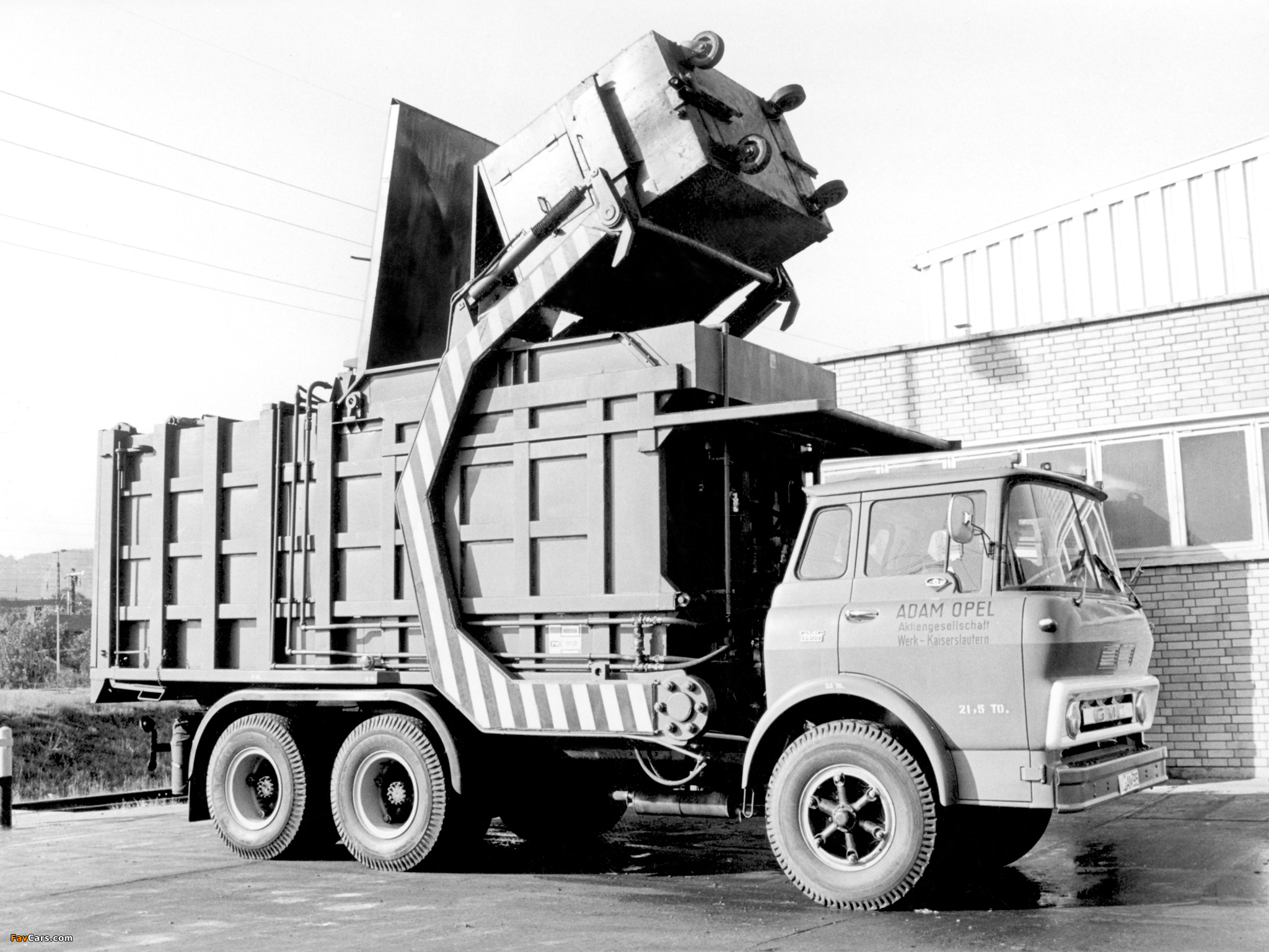 GMC L4000 6x2 Garbage Truck 1964 images (2048 x 1536)