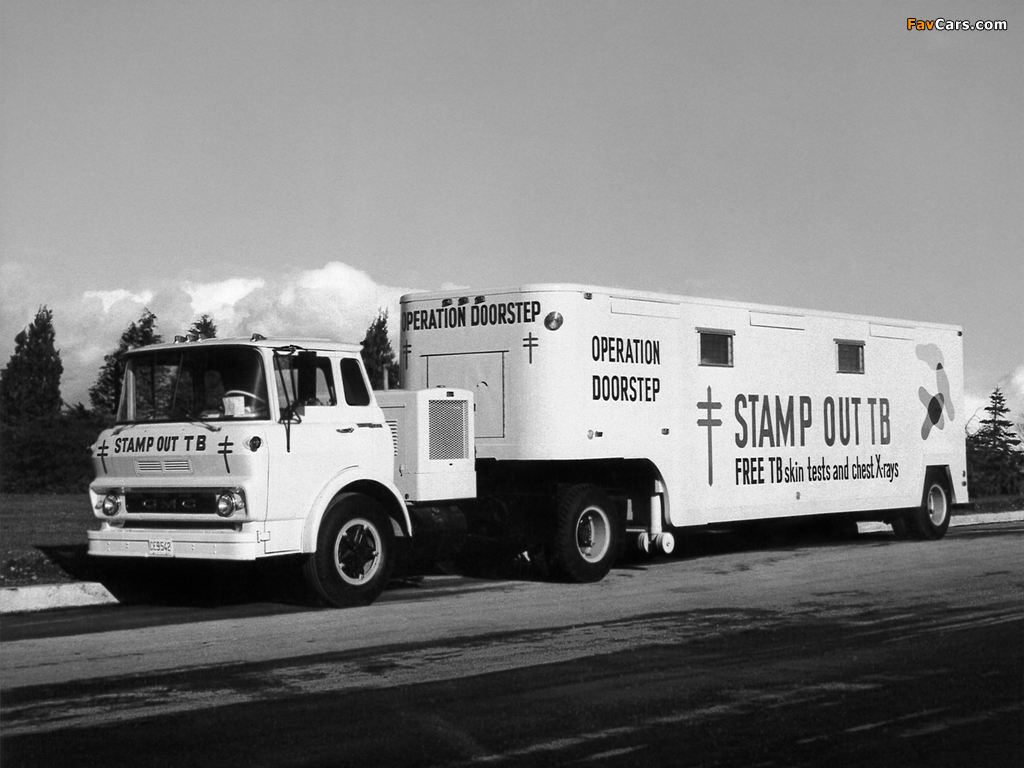 GMC L4000 4x2 Tilt Cab Operation Truck 1967–69 pictures (1024 x 768)
