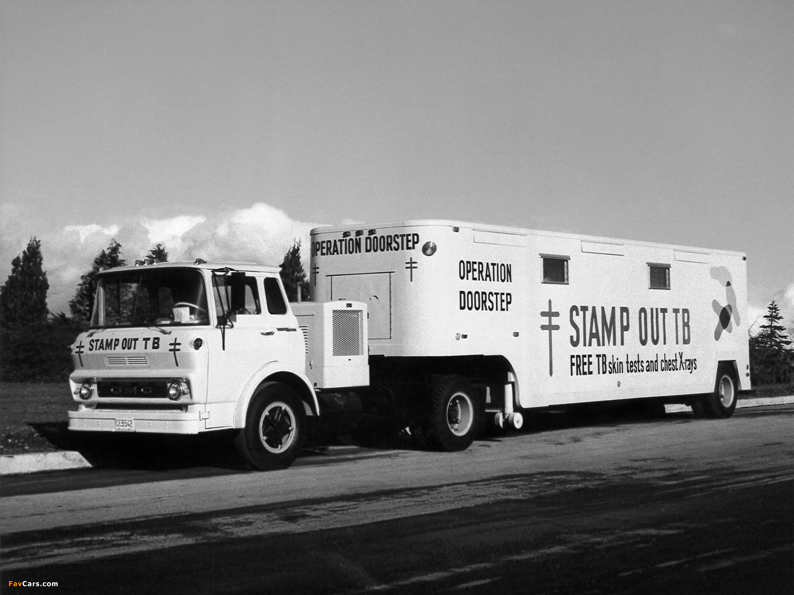 GMC L4000 4x2 Tilt Cab Operation Truck 1967–69 pictures (1600 x 1200)