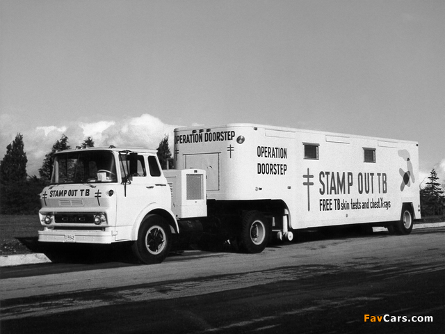 GMC L4000 4x2 Tilt Cab Operation Truck 1967–69 pictures (640 x 480)