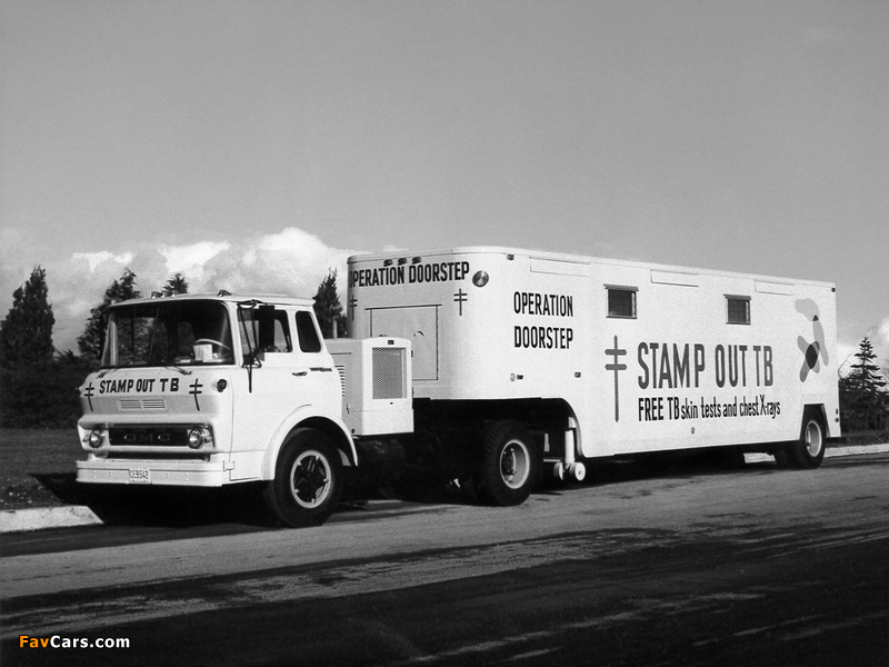 GMC L4000 4x2 Tilt Cab Operation Truck 1967–69 pictures (800 x 600)