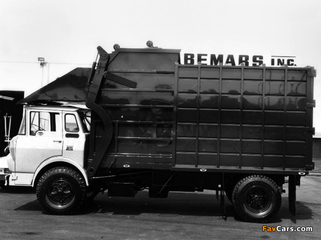 GMC L4000 Garbage Truck 1964 pictures (640 x 480)