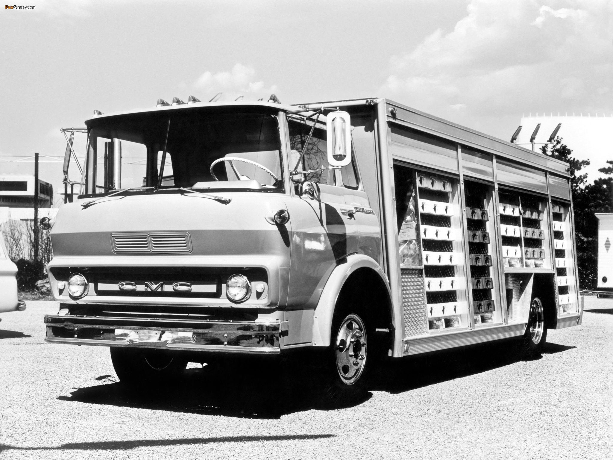 Photos of GMC L-Series 4x2 1960–84 (2048 x 1536)