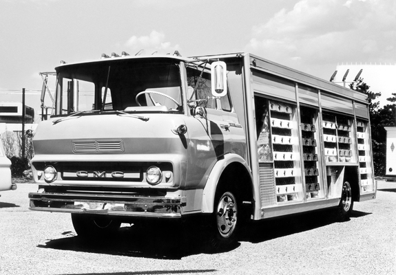 Photos of GMC L-Series 4x2 1960–84