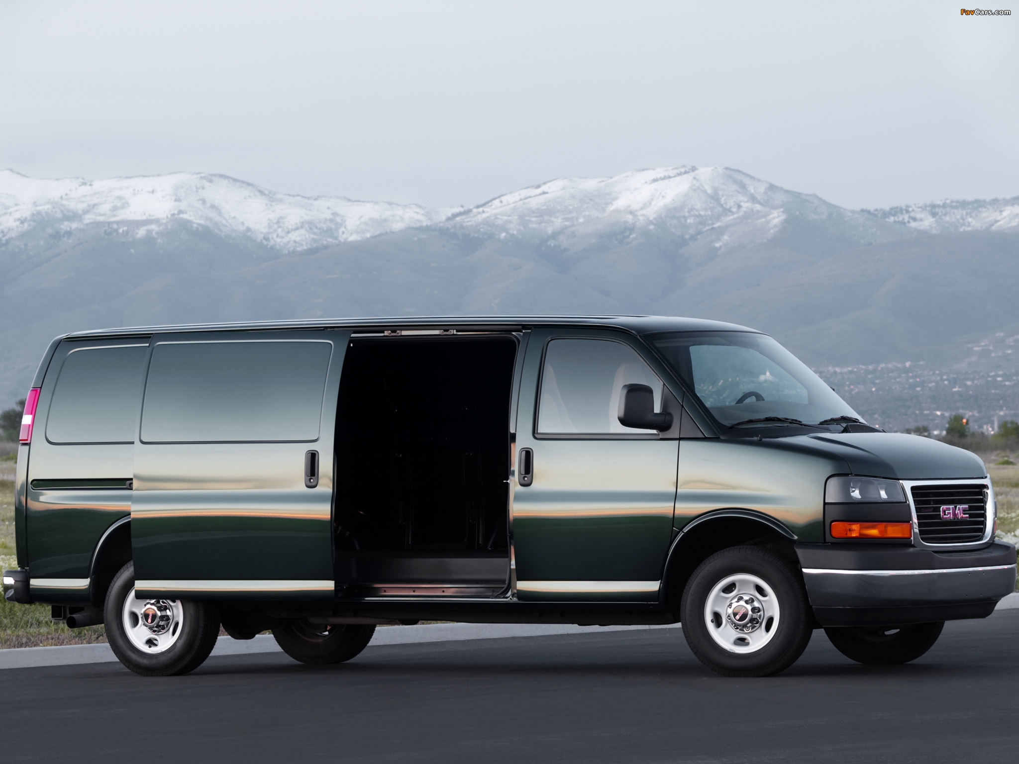 Pictures of GMC Savana G2500 Cargo Van 2006 (2048 x 1536)