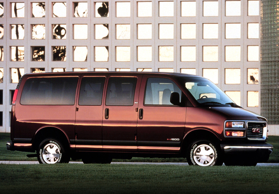 GMC Savana 1996–2002 wallpapers