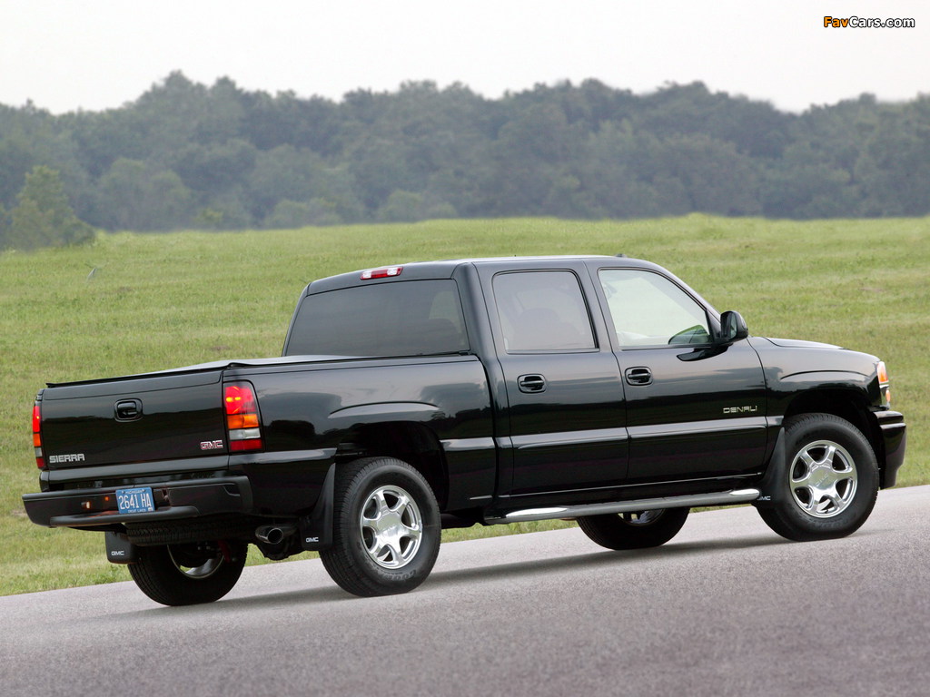 Images of GMC Sierra Denali Crew Cab 2004–06 (1024 x 768)