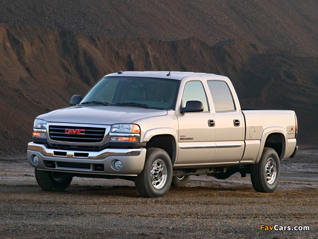 Photos of GMC Sierra Crew Cab 2002–06 (640 x 480)