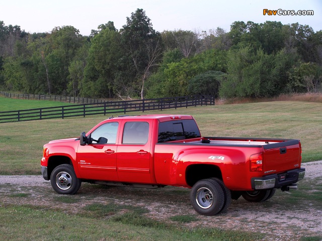 Photos of GMC Sierra 3500 HD SLT Crew Cab 2007–10 (640 x 480)