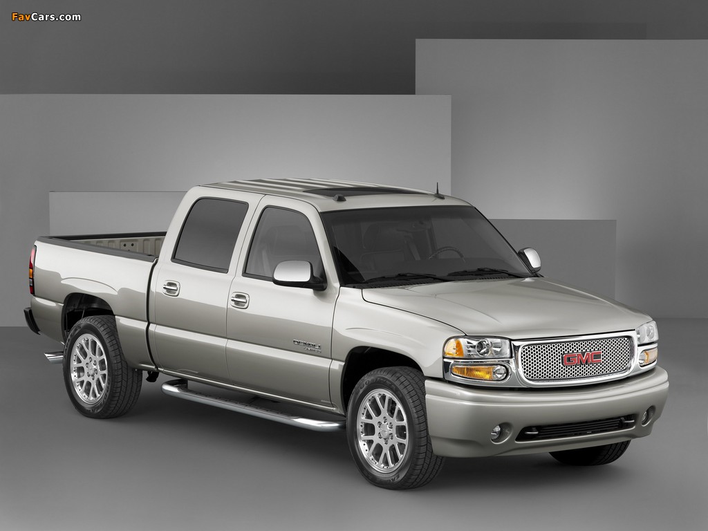 Pictures of GMC Sierra Denali Crew Cab 2004–06 (1024 x 768)