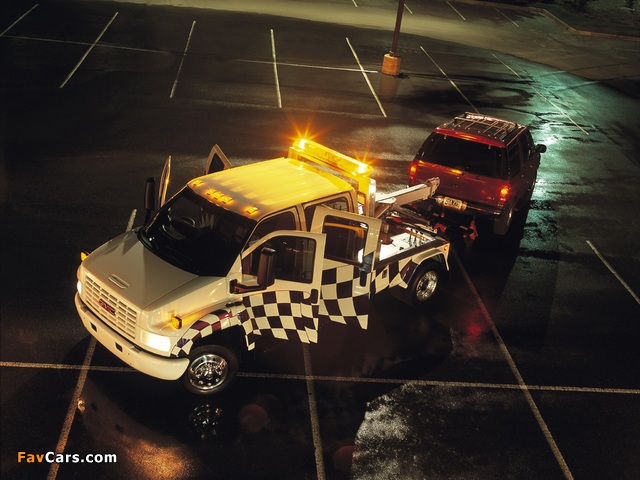 GMC TopKick Crew Cab Tow Truck 2004–09 wallpapers (640 x 480)