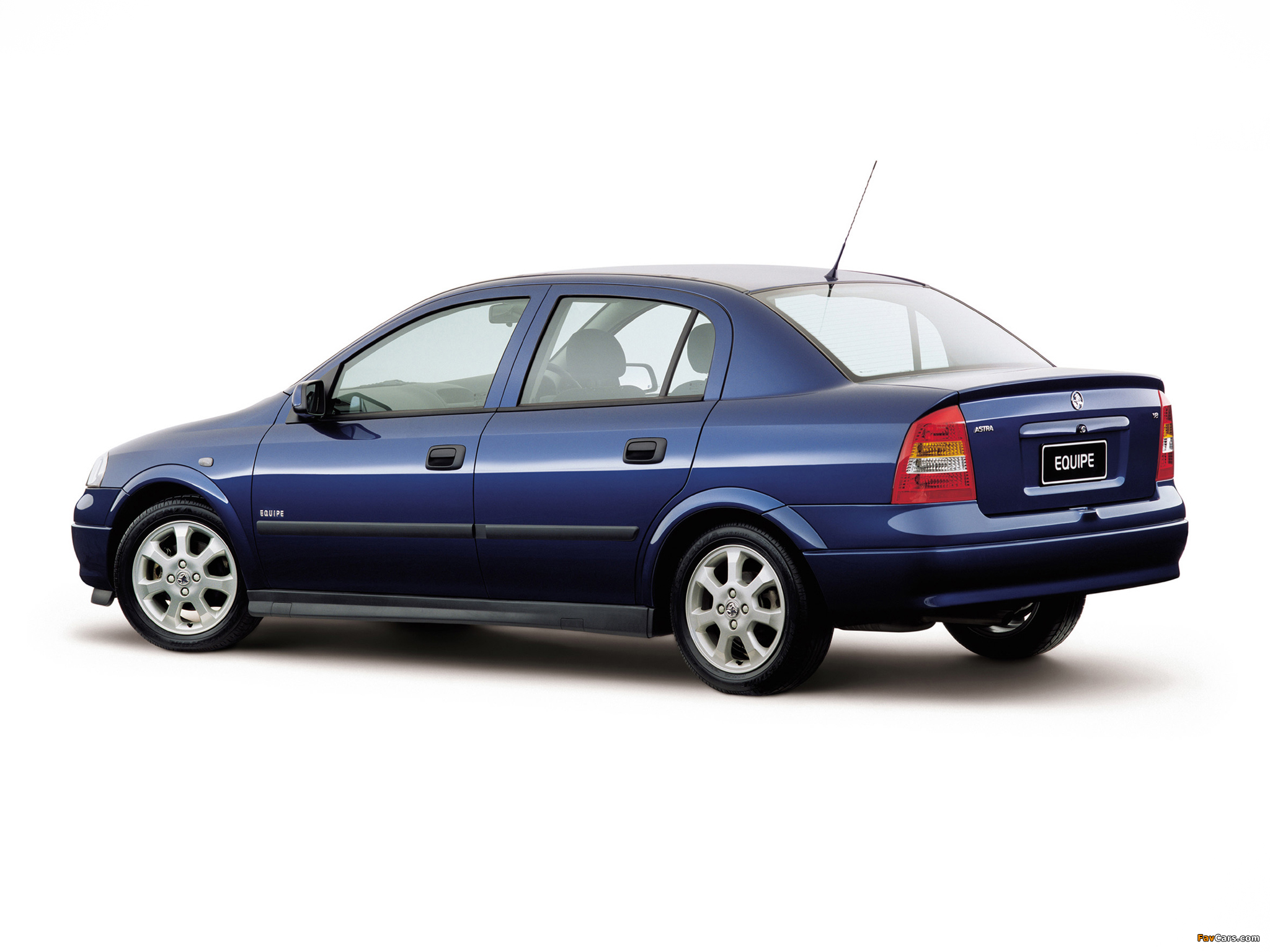 Holden TS Astra Sedan 1999–2004 pictures (2048 x 1536)