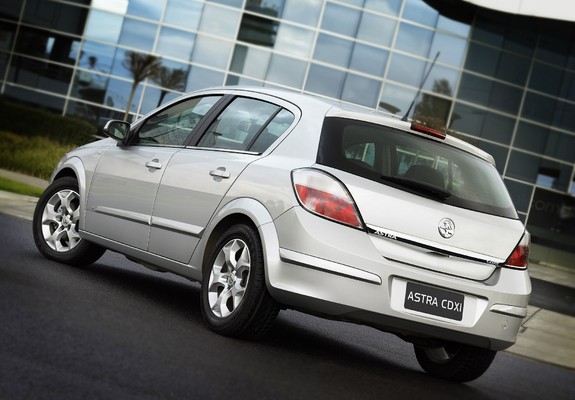 Photos of Holden AH Astra 5-door 2005