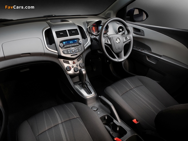 Holden Barina (TM) 2011 pictures (640 x 480)