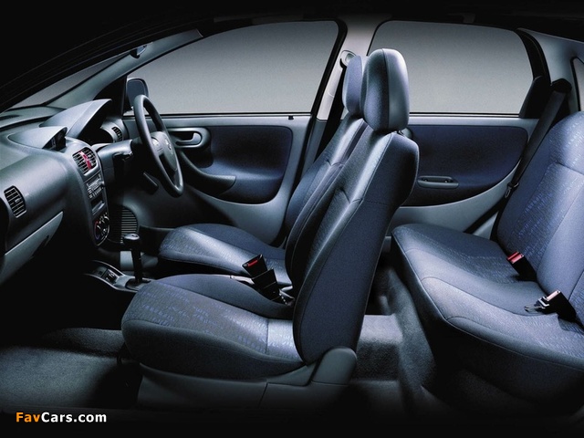Images of Holden XC Barina 5-door 2000–03 (640 x 480)