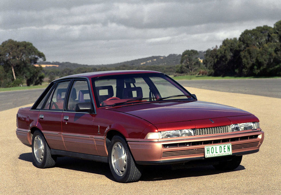 Images of Holden VL Calais 1986–88