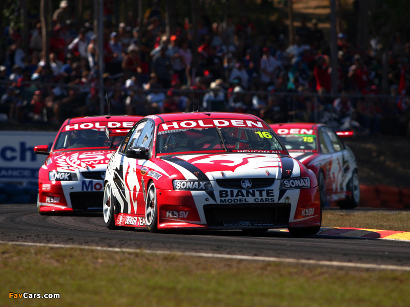 Holden VZ Commodore V8 Supercar 2005–06 wallpapers (800 x 600)