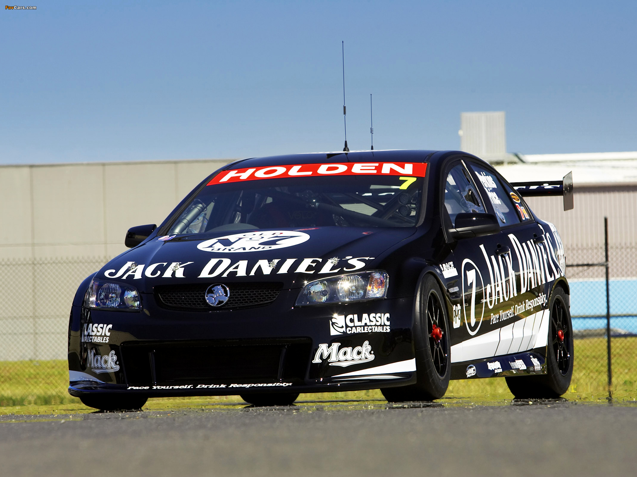 Holden VE Commodore V8 Supercar 2007–10 wallpapers (2048 x 1536)