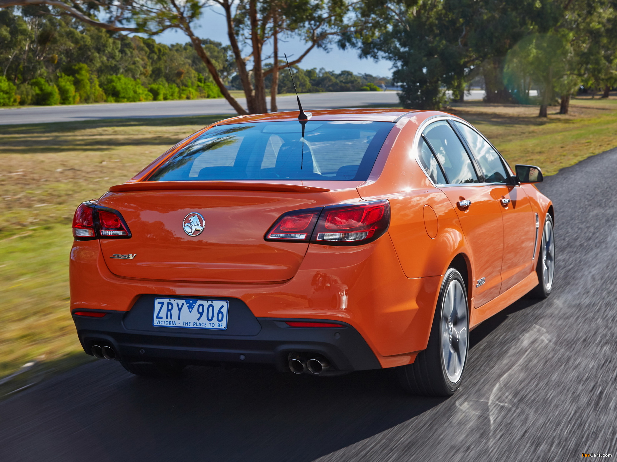 Holden Commodore SS V (VF) 2013 wallpapers (2048 x 1536)